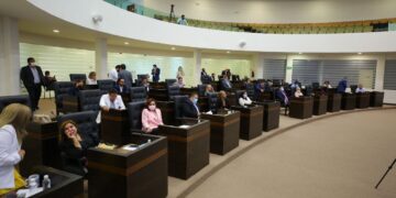 Aprueban PAN, PRI, PMC y “MORENA BIS”  reformas para “blindar fuero” de G. Cabeza de Vaca