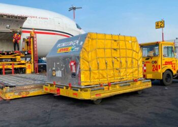 Llega a México cargamento con 585 mil vacunas contra covid-19 de Pfizer-Biontech