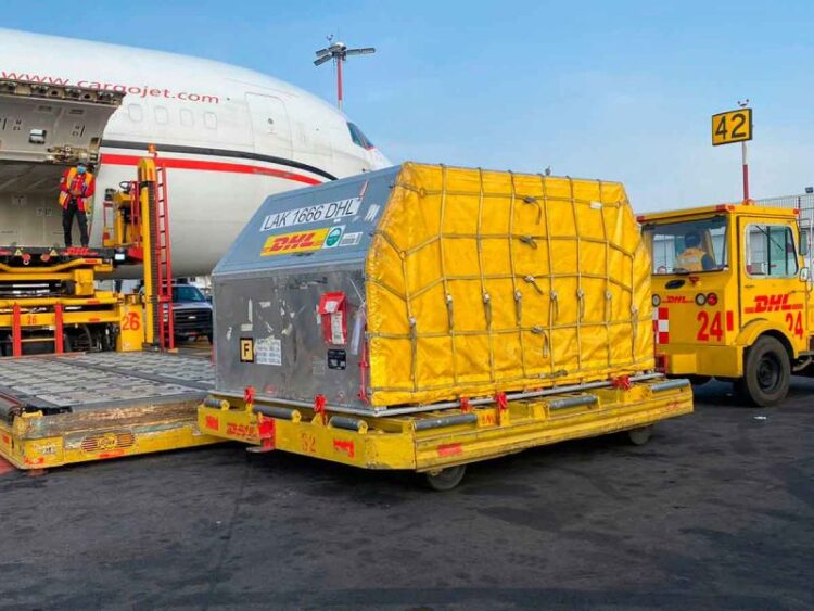 Llega a México cargamento con 585 mil vacunas contra covid-19 de Pfizer-Biontech