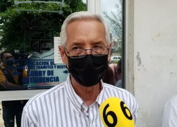 Bloquean paso por puente vehicular de acceso a playa por instalación de cámaras.