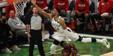 Bucks empatan la final de la Conferencia Este