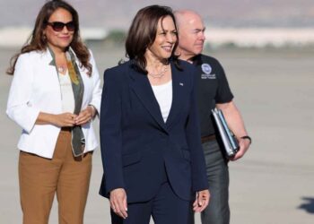 Kamala Harris llega a frontera con México; la critican por demora