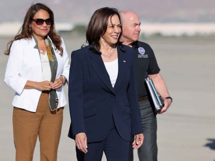 Kamala Harris llega a frontera con México; la critican por demora