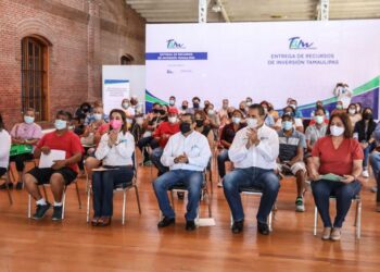 Entregan créditos a emprendedores en Nuevo Laredo