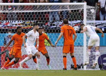 República Checa gana 2-0 a Holanda y la elimina de Eurocopa