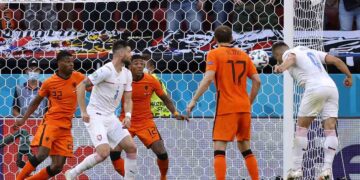 República Checa gana 2-0 a Holanda y la elimina de Eurocopa