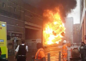 Gran incendio se desata en el centro de Londres; descartan terrorismo