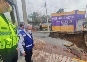 Aceleran reparación de socavones y puente en Nuevo Laredo