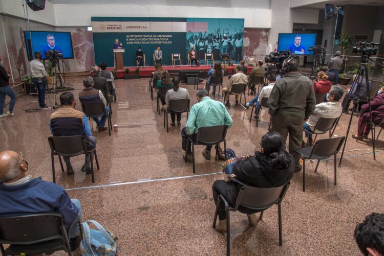 Llama SADER al uso eficiente del agua en el campo y técnicas para su cuidado