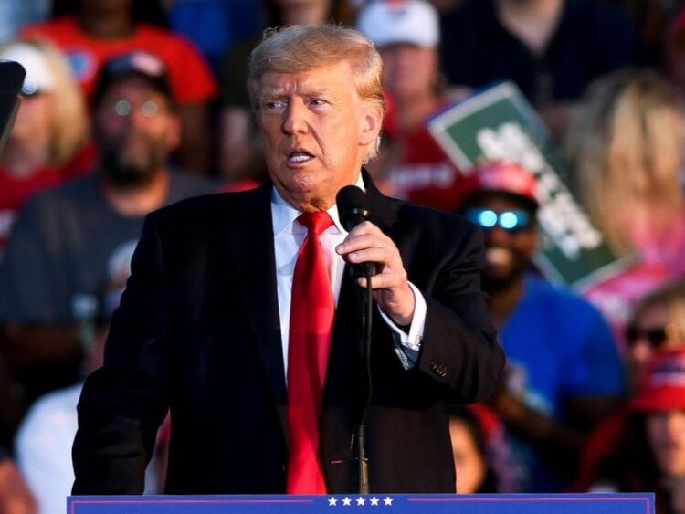 Trump visita hoy Weslaco, Texas para criticar política migratoria de Biden