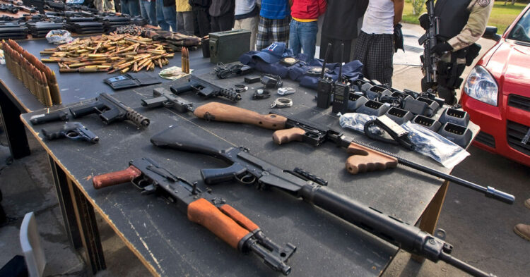 En Operation Without a Trace confiscan mil 143 armas con destino a México
