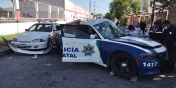 Choca patrulla, dos policías heridos