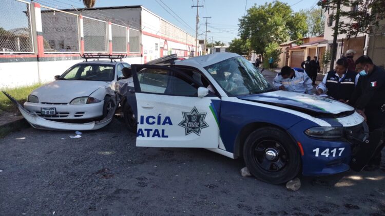 Choca patrulla, dos policías heridos