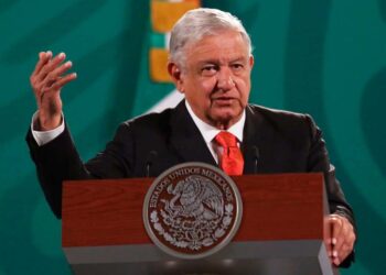Aplaude López Obrador a Banxico por expectativa de 7% de crecimiento