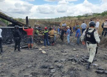 Colapsa mina en Coahuila; hay 7 mineros atrapados