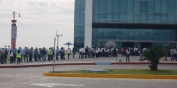 Evacuan Torre Bicentenario por amenaza de incendio