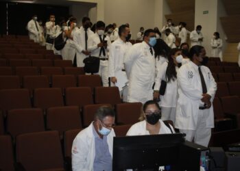 Entrega UAT campos clínicos a egresados de Medicina de Tampico