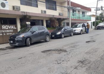 Urgen tapar megabaches frente a IZZI, La Tía e Infra en centro de Victoria