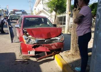 Cafre termina estampado con camioneta en calles 21 y Coahuila