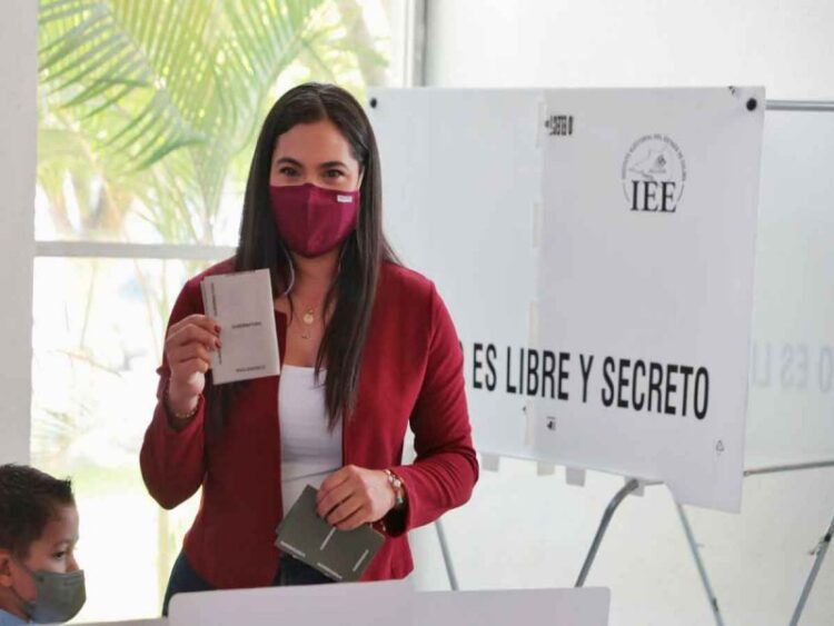 PREP da ventaja a Indira Vizcaíno de Morena en Colima