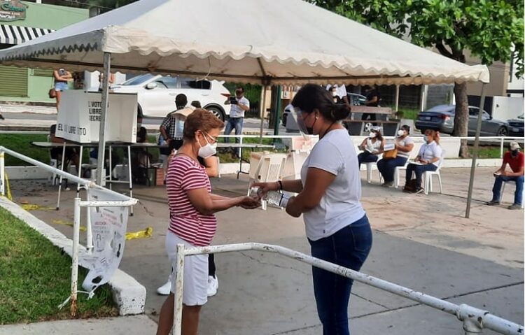 Instalan filtros sanitarios en casillas electorales