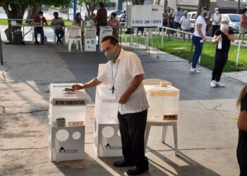 Acude a votar Obispo de Tampico; pide a Dios por elecciones tranquilas