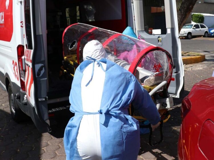 Corrige López-Gatell cifra de defunciones por covid-19