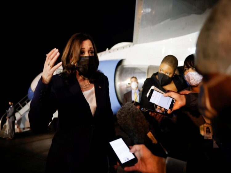 Kamala Harris llega a México para reunirse con López Obrador