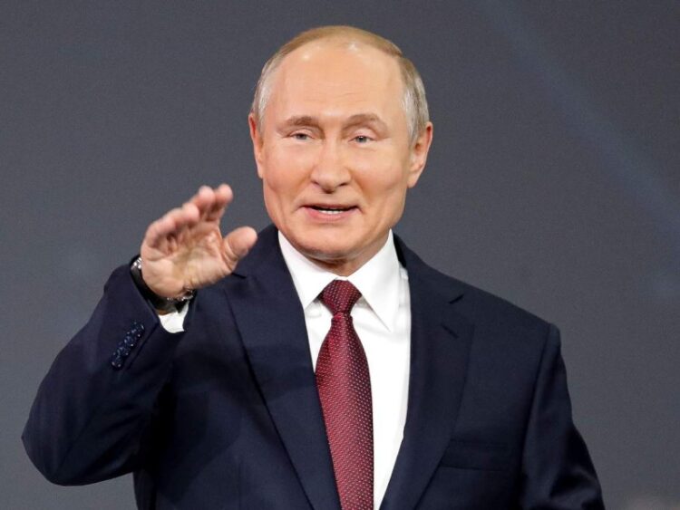 Formaliza Putin salida de Rusia del tratado de Cielos Abiertos