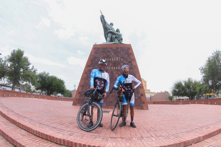 Recibe Nuevo Laredo a ciclistas de  ‘Gran Desafío al Norte’, van a Canadá