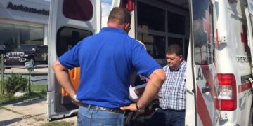 Semáforo descompuesto causa choque