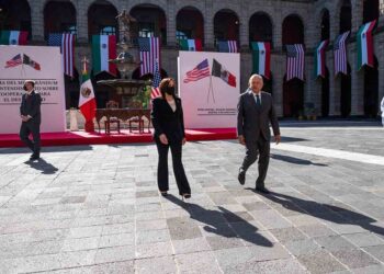 México y EU acuerdan formar grupo para desmantelar redes de polleros