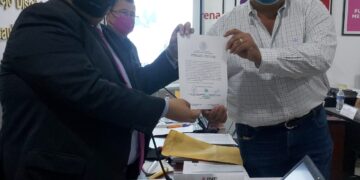 Recibe Almaraz  constancia de mayoría como diputado federal