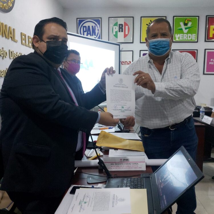 Recibe Almaraz  constancia de mayoría como diputado federal