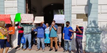 Exigen colonos cartas de residencia, cierran el 17