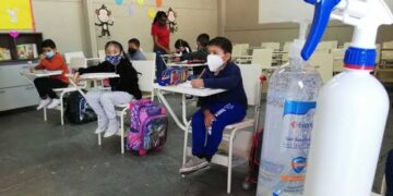 Corresponde a SET comprar insumos para escuelas en programa de regreso a clases