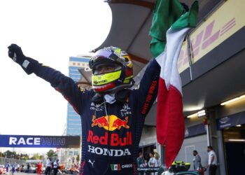 Checo Pérez se convierte en embajador turístico de México