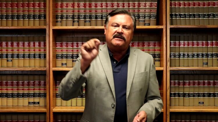 Considera LULAC posible acción legal contra plan de seguridad fronteriza de Abbott.