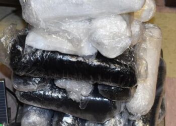 Detienen a dos estadounidenses con droga en puente internacional