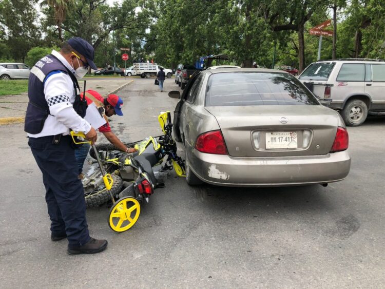 Se lesiona motociclista en choque