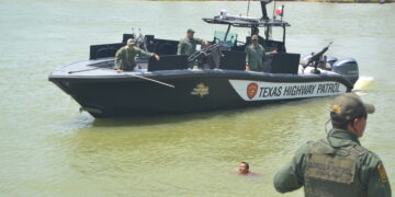 Abbott dice que tiene plan para “detener a las personas que crucen sin documentos”