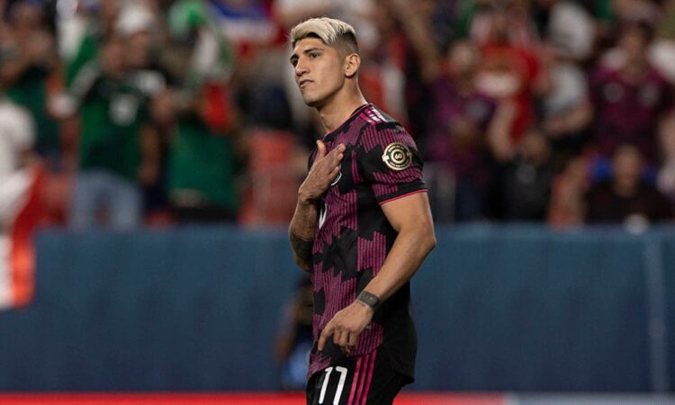 Alan Pulido estará en Copa Oro, según Martino