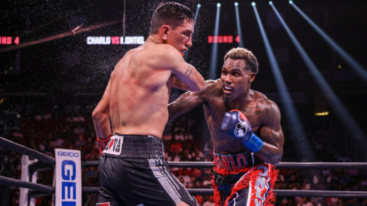 Por decisión unánime retiene su título Jermall Charlo.