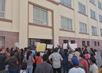 Protestan colonos en Palacio de Gobierno