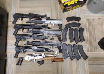 Tiroteo en casa deja un muerto y decomisan armas