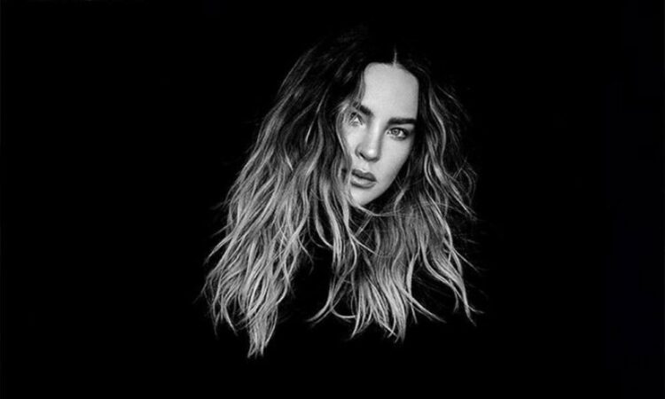 Belinda habla sobre su bienestar emocional en Vogue