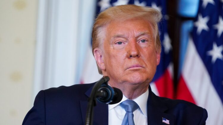 Las cuentas de Trump en Facebook e Instagram permanecerán cerradas hasta 2023