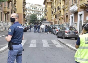 Desactivan explosivo encontrado en un coche en Roma