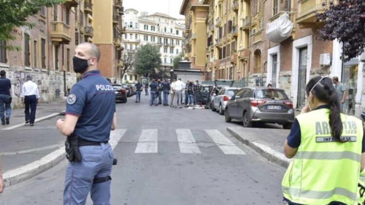 Desactivan explosivo encontrado en un coche en Roma