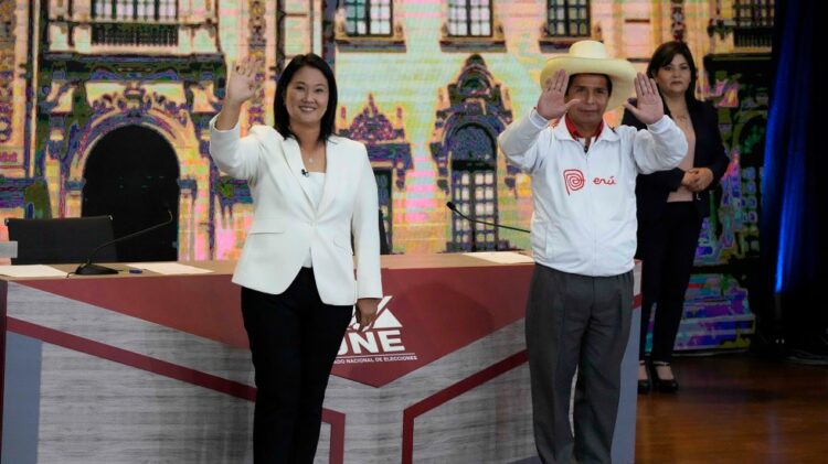 Tensión en Perú mientras se resuelve la elección presidencial